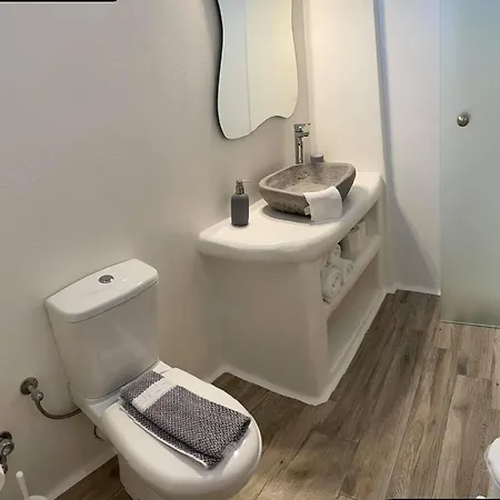 Theofanis On The Hotel